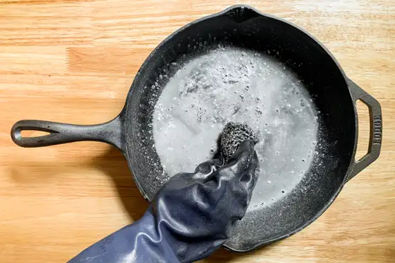 How to Season a Cast Iron Skillet: A Complete Beginner’s Guide
